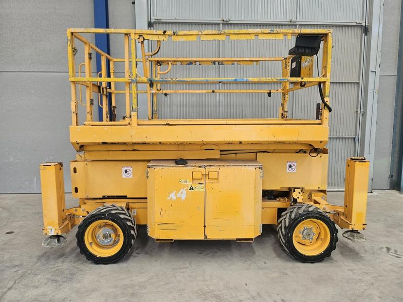 2012 GENIE GS-2669RT