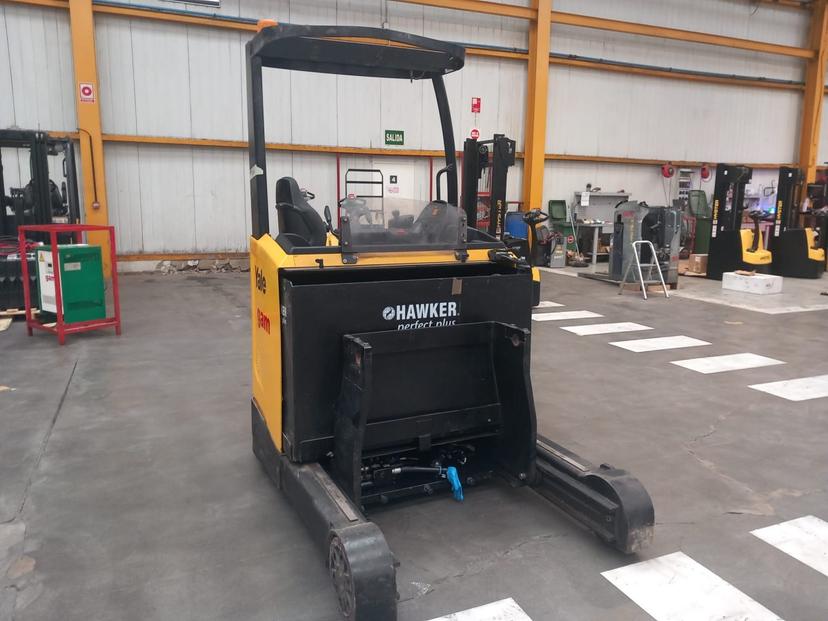 Carretilla retráctil 1400Kg YALE MR14