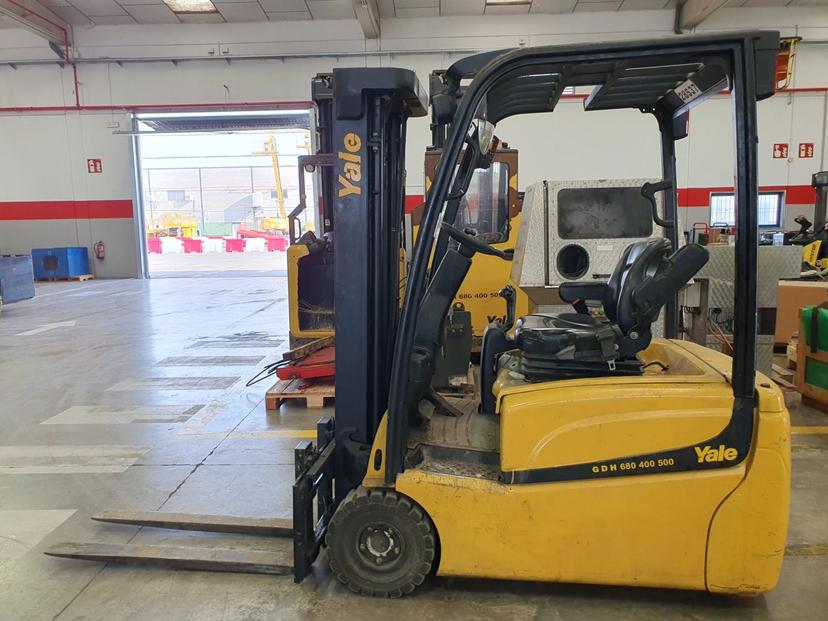 Carretilla elevadora eléctrica 1600 Kg YALE ERP16VT MWB